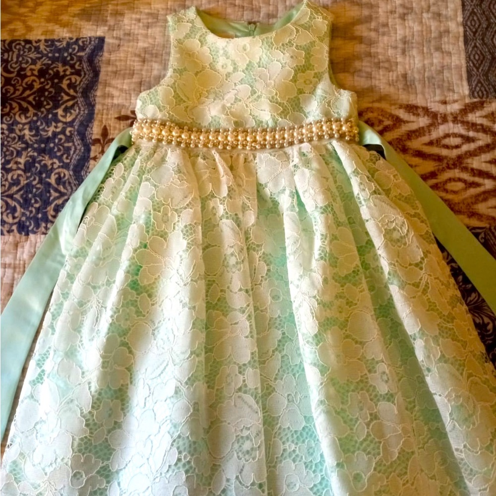 Little girl dress, sizes 5
